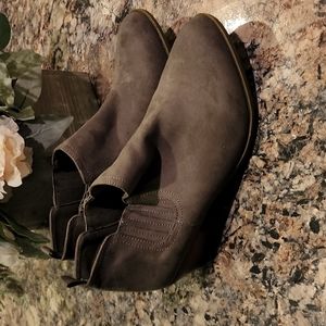 Torrid ankle boots three sizes.
